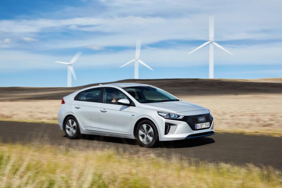  Hyundai IONIQ plug-in (AE) 2018 года  (AU) (фото 18 из 40)
